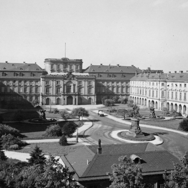 Gustav Eberlein, Nibelungenbrunnen im Schloss Ehrenhof